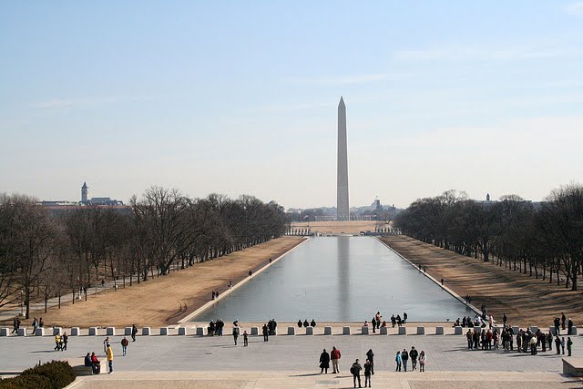 Lincoln Memorial reflecting pool in 2010 before renovation.
