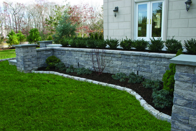 This block wall is made with Nicolock’s mini colonial wallstones with their granite city color blend.
