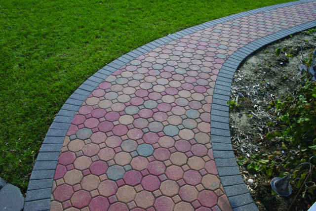 This walkway is paved with Nicolock’s Cobble Stone pavers and colored with their Autumn color blend.  Nicolock uses Davis Colors’ concrete pigments to make their custom color blends.  To learn more about Nicolock’s products visit them at www.nicolock.com.