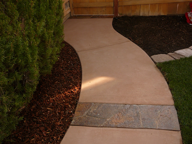 This walkway in Rancho Penasquitos, CA was colored with Davis Colors’ Yosemite Brown.  The contractor was AJ Criss Landscaping (www.ajcriss.com). The concrete was supplied by Ogle & Garnica Materials (619-938-3780).